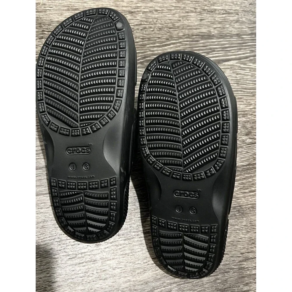 Crocs Classic Sandals Black Kids J3 Iconic Crocs Comfort Lightweight